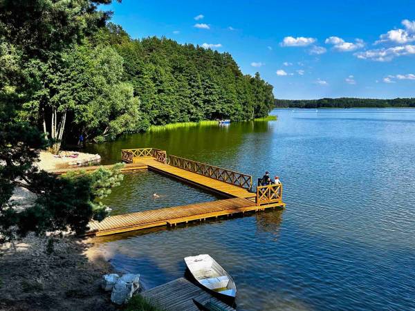 Wpadnij do lasu , domki nad jeziorem 