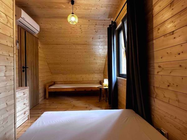 Wpadnij do lasu , domki nad jeziorem 