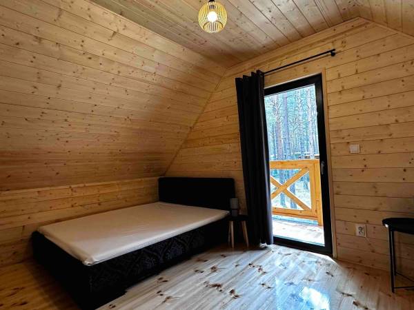 Wpadnij do lasu , domki nad jeziorem 