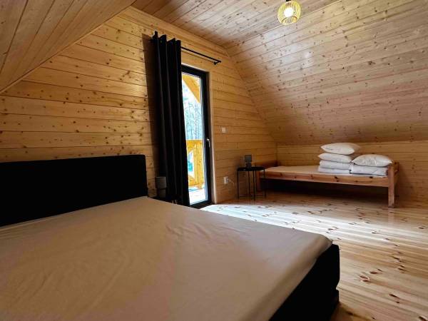 Wpadnij do lasu , domki nad jeziorem 