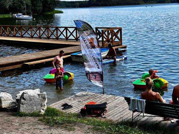 Wpadnij do lasu , domki nad jeziorem 