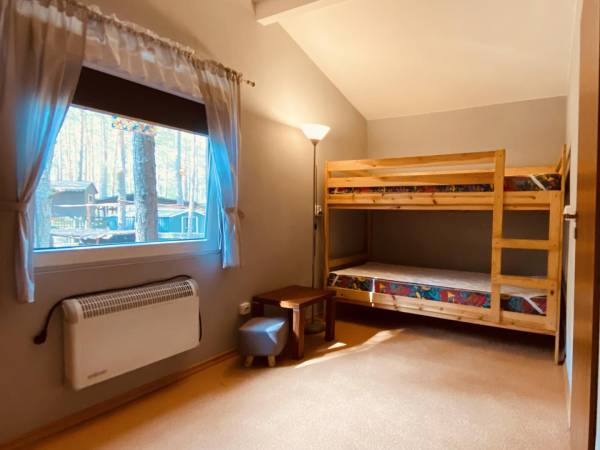 Wpadnij do lasu , domki nad jeziorem 