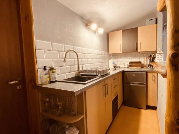 Wpadnij do lasu , domki nad jeziorem 