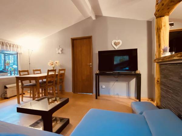 Wpadnij do lasu , domki nad jeziorem 