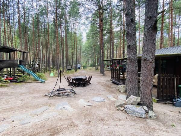 Wpadnij do lasu , domki nad jeziorem 