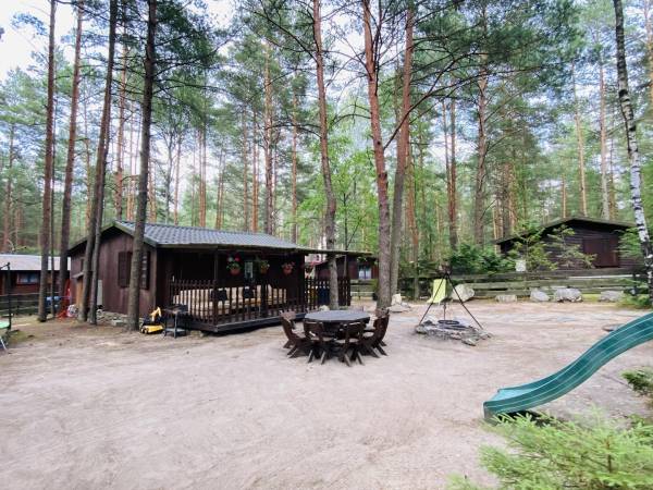 Wpadnij do lasu , domki nad jeziorem 