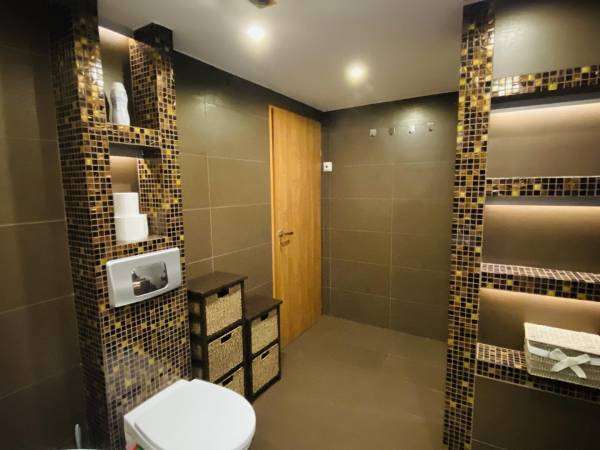 Wpadnij do lasu , domki nad jeziorem 