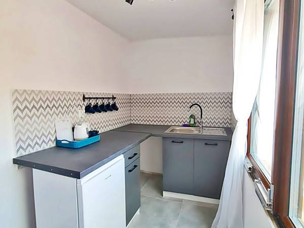 aneks kuchenny w apartamencie z tarasem