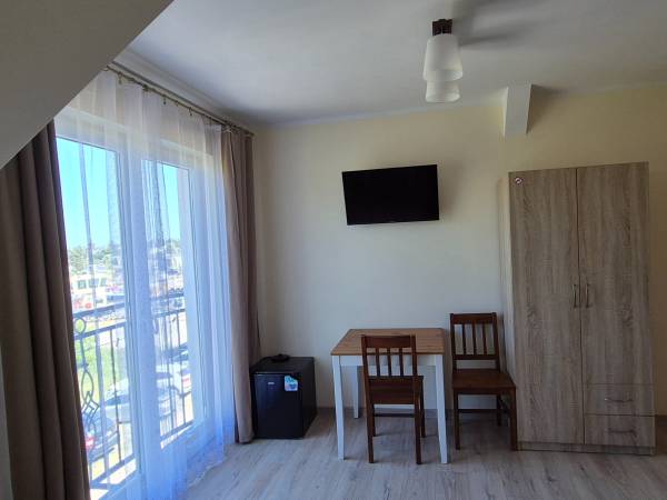 Pokój 3os z widokiem na port.