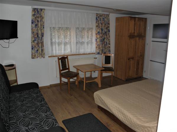 Agnieszka 2 pokój nr 1 3 -4 osobowy na parterze bez balkonu