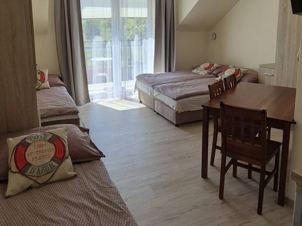 Pokój 4os z balkonem