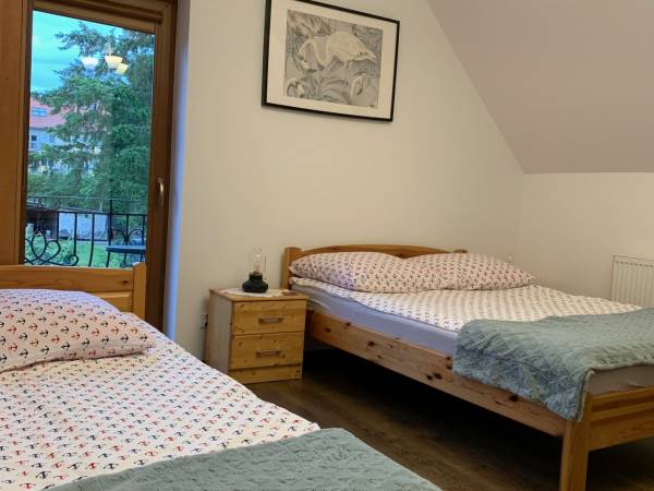 pokój trzyosobowy z balkonem