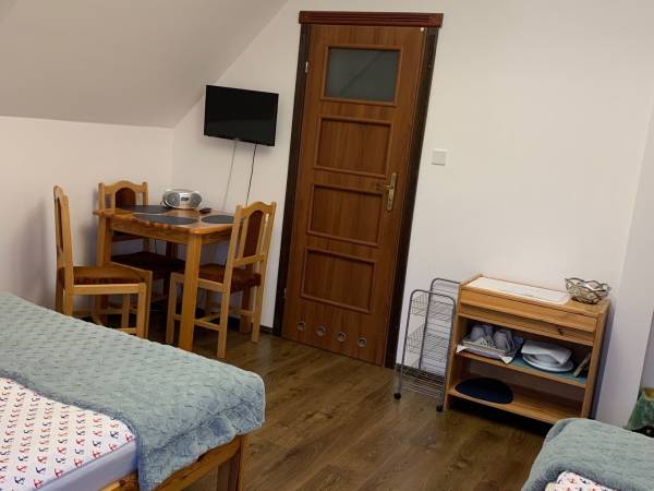 pokój trzyosobowy z balkonem