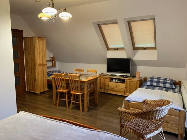 pokój czteroosobowy z balkonemm