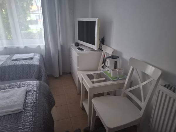 Pokój nr 1 dwuosobowy na parterze jest możliwość połączenia łóżek