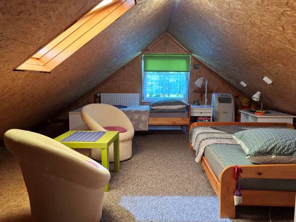 sypialnia 3- osobowa poddasze