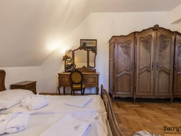 Apartament 90m dla 6----8 osób, basen, internet, parking w Centrum.