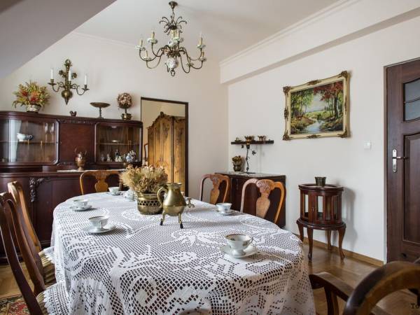 Apartament 90m dla 6----8 osób, basen, internet, parking w Centrum.