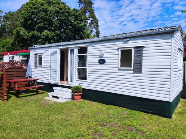 Dom wczasowy oraz domki letniskowe Pustkowo