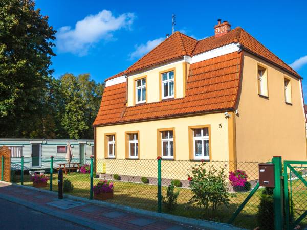 Dom wczasowy oraz domki letniskowe Pustkowo