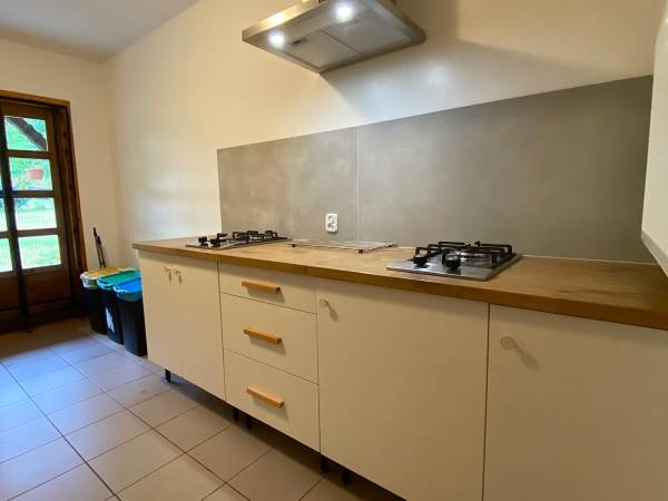 Kuchnia z lodówką dostępna dla Gości w Gościńcu Iznota