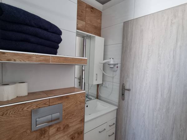 Łazienka studio 4-osobowe (2 piętro)