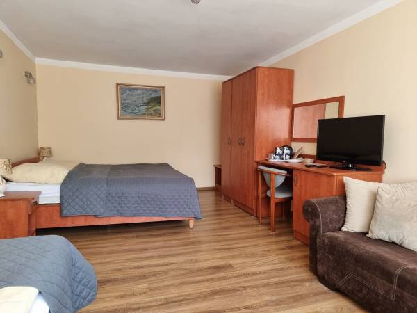 Pokój 3/4-osobowy z łazienką poza pokojem