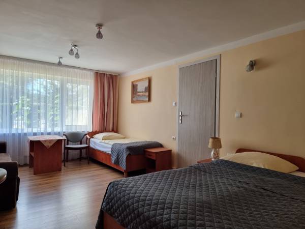 Pokój 3/4-osobowy z łazienką poza pokojem