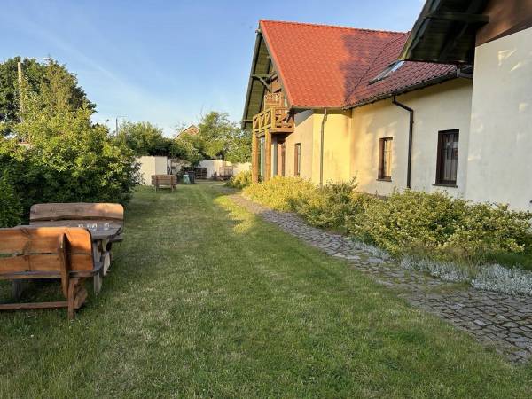 Budynek główny widok od strony drogi