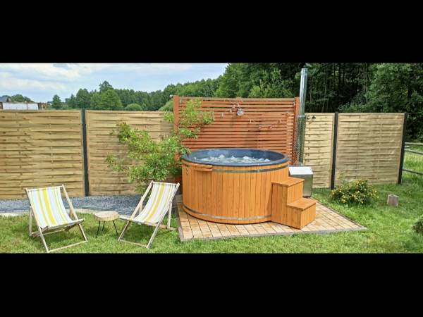 Domek nad Stawem z Jacuzzi