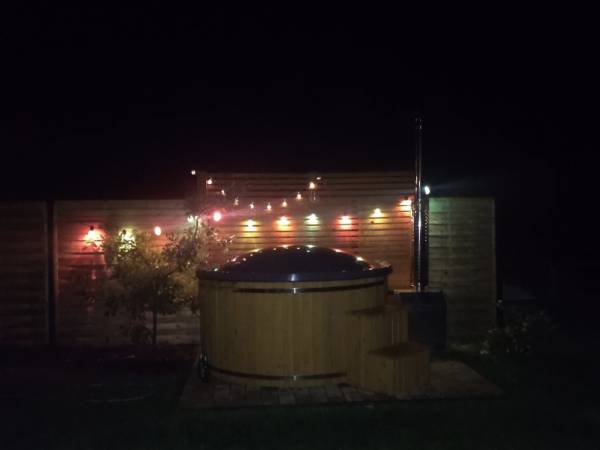 Domek nad Stawem z Jacuzzi