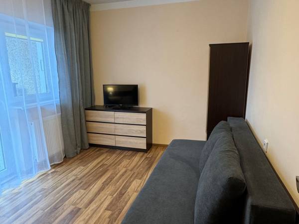 Pokój nr. 24 / z balkonem, sofa 2 osobowa.