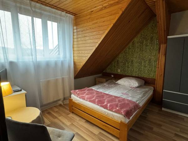 Pokój nr. 34 / 2-1 os. Standard. łóżko małżeńskie. 