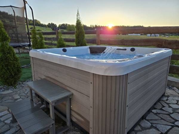 Dodatkowo płatne jacuzzi z ciepłą wodą