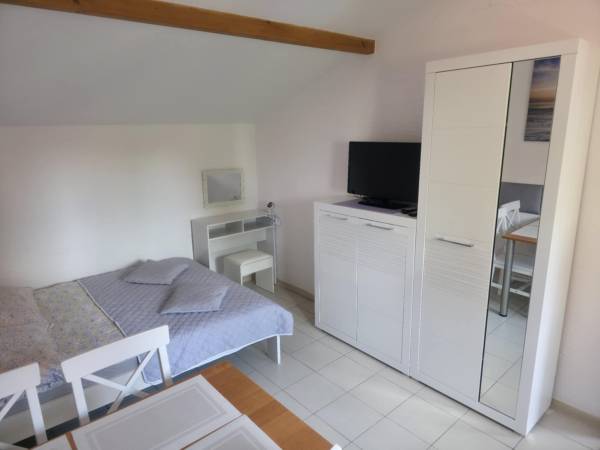 MUROWANY DOMEK LETNISKOWY 2POK. 4 OSOB. z własną kuchnią oraz balkonem