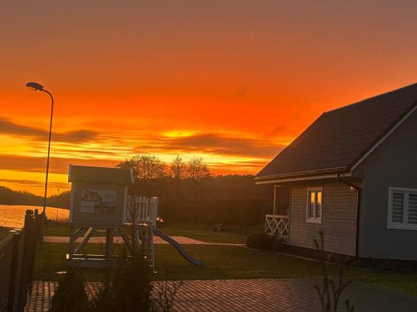 Szary Domek Nad Jeziorem