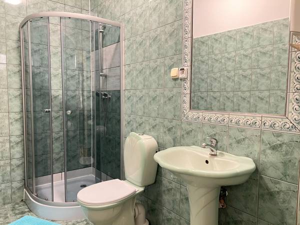 Pokój 2 os z łóżkami pojedynczymi z prywatną łazienka