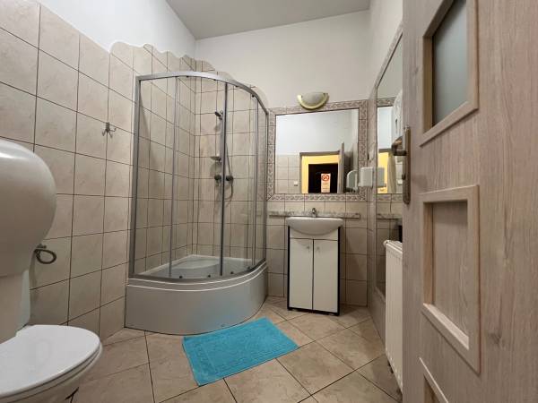 Pokój 2 os z łóżkami pojedynczymi z prywatną łazienka