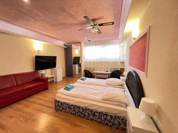 Pokój 2 osobowy (łóżko małżeńskie) typu VIP z łazienką i wanną