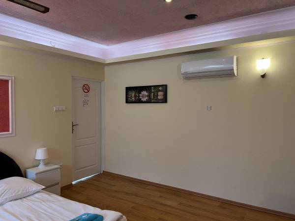 Pokój 2 osobowy (łóżko małżeńskie) typu VIP z łazienką i wanną