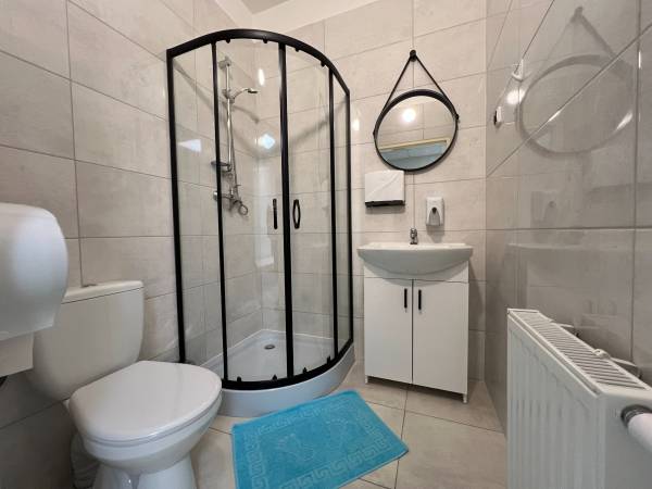 Pokój 2 os z łóżkiem małżeńskim z łazienka 