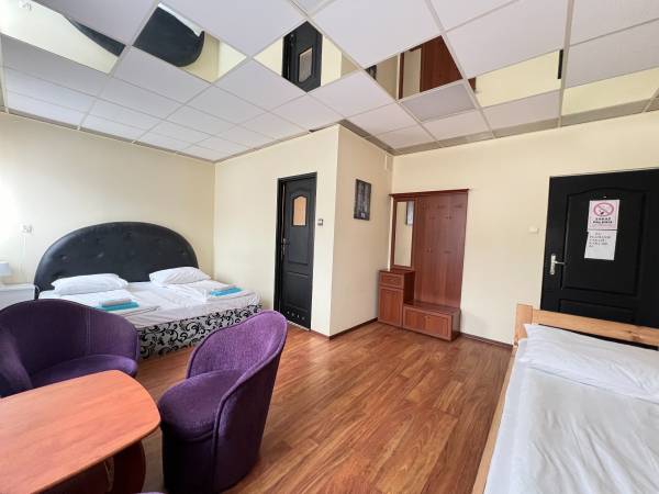 Pokój 2 os z łóżkiem małżeńskim z łazienka 