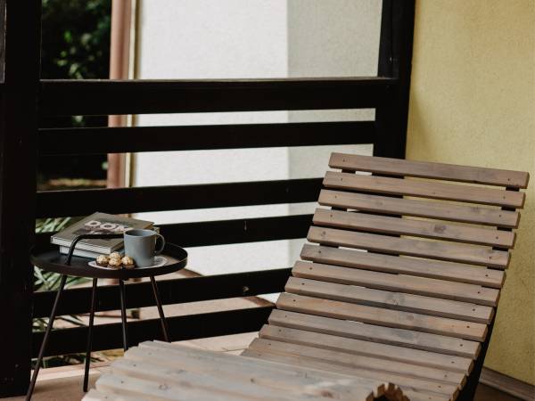 Całoroczny dom nad jeziorem z ogrodzoną posesją w sercu Mazur