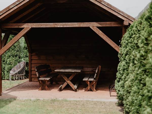 Całoroczny dom nad jeziorem z ogrodzoną posesją w sercu Mazur