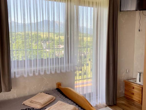 Pokój nr 3 z balkonem i widokiem na Tatry