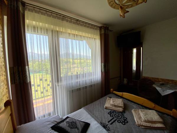 Pokój nr 2 z balkonem i widokiem na Tatry