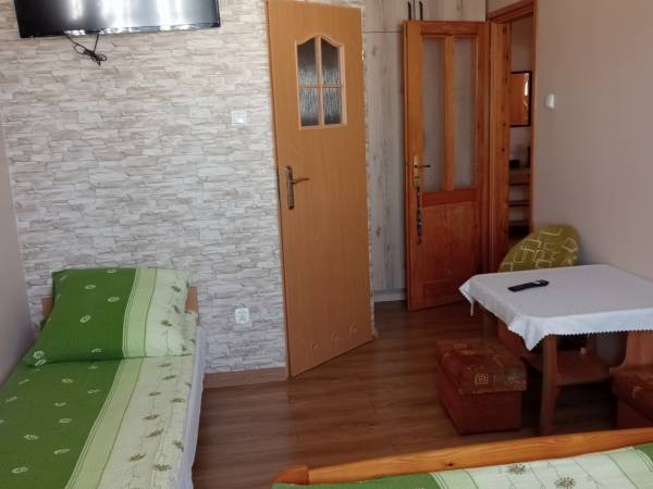 Pokój 4 osobowy z łazienką w pokoju 