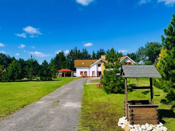 Między Nami a Sosnami Uniejów