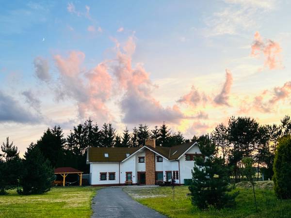 Między Nami a Sosnami Uniejów