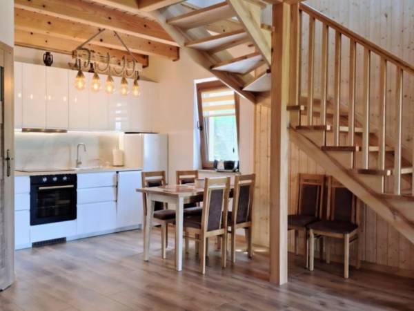 Bliźniak nad stawem